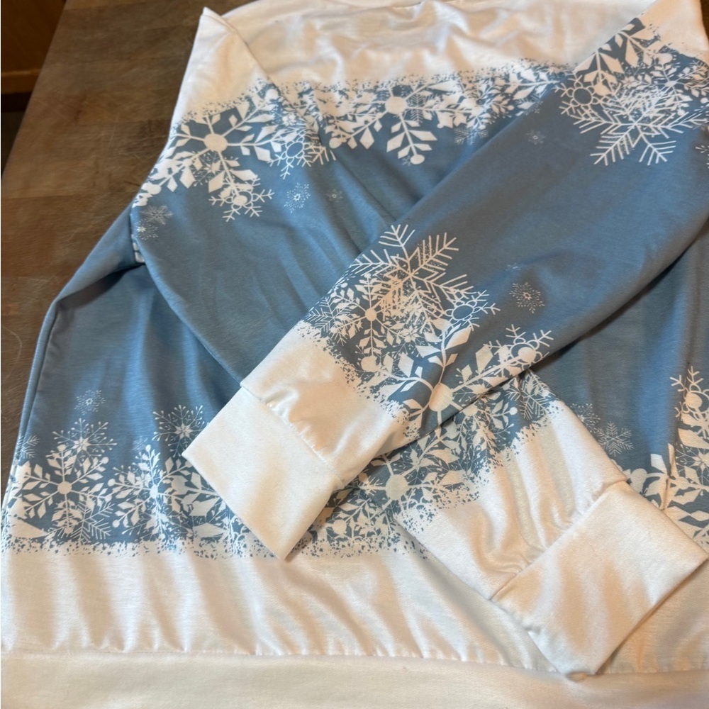 Festive Christmas Snowman Blue and White Lightweight sweatshirt Holiday XL/1XL - Picture 8 of 14